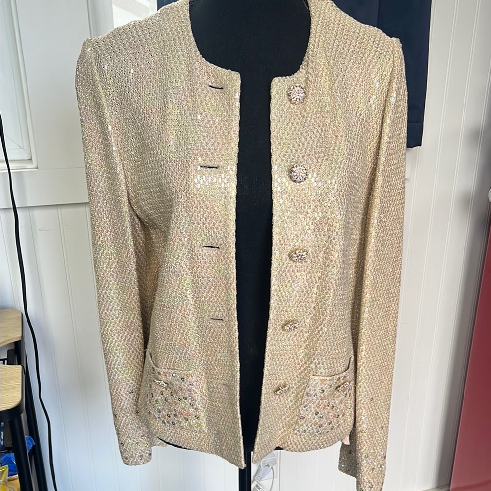 Vintage Elegant Cream/Gold Women's Jacket
Good crystal buttons, Gorgeous